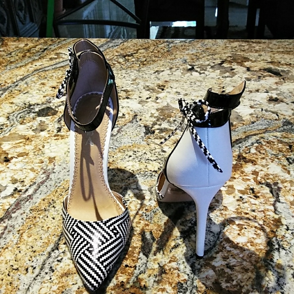 Shoes - Picture 4 of 4